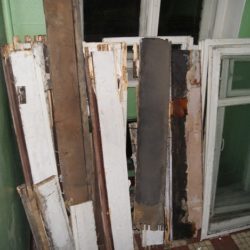 Вывоз старых окон, рам и дверей после демонтажа