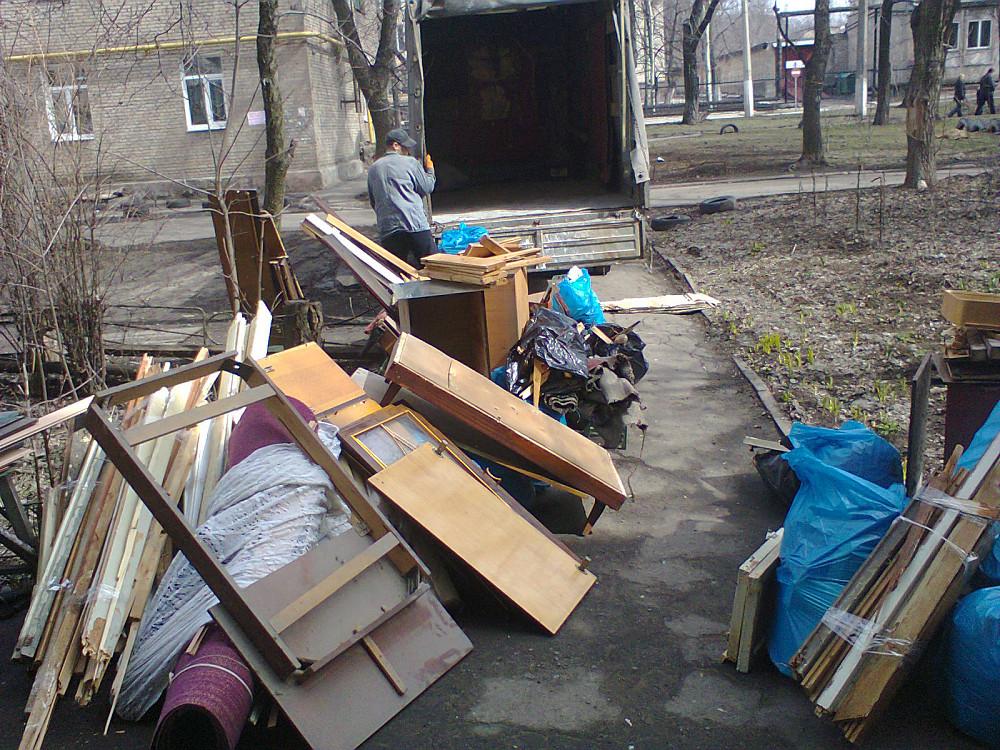 Демонтаж и вывоз старой мебели из квартиры