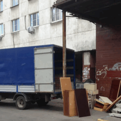 Вывоз бытового и строительного мусора из квартиры в Ижевске 12 - Мусор18 Вывоз мусора Газель в Ижевске - Мусор18